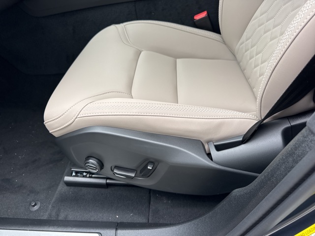 2026 Volvo XC60 B5 Plus photo 10