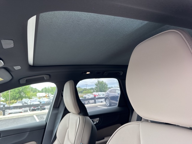 2026 Volvo XC60 B5 Plus photo 11