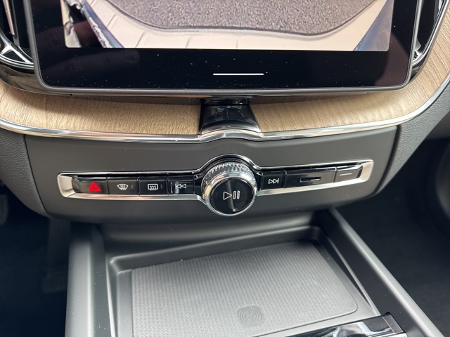 2026 Volvo XC60 B5 Plus photo 16