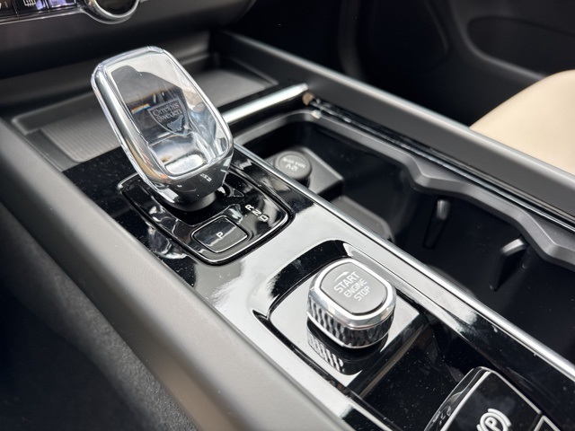 2026 Volvo XC60 B5 Plus photo 17