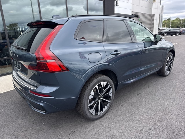 2026 Volvo XC60 B5 Plus photo 3