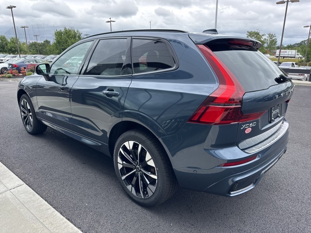 2026 Volvo XC60 B5 Plus photo 5