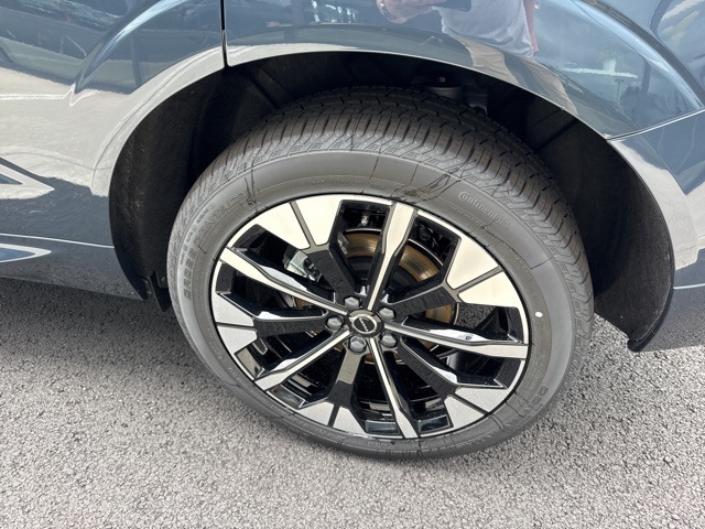 2026 Volvo XC60 B5 Plus photo 6