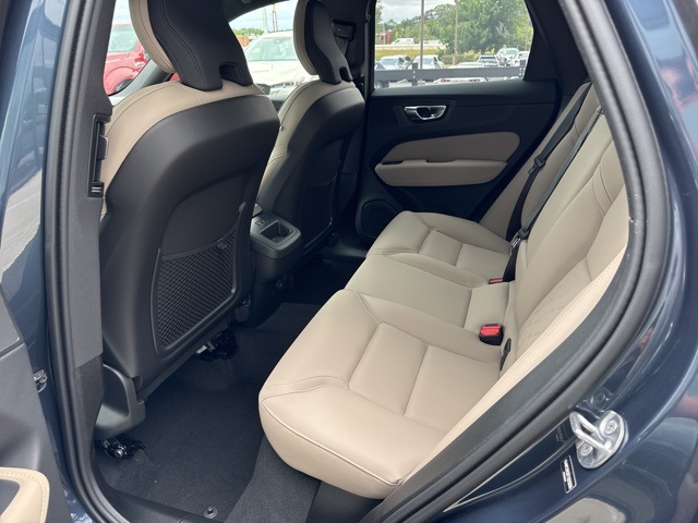 2026 Volvo XC60 B5 Plus photo 7