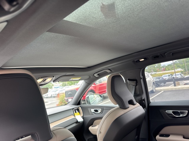 2026 Volvo XC60 B5 Plus photo 8