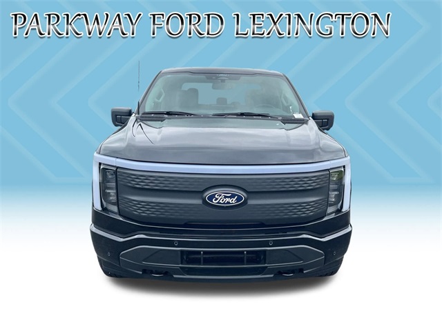 2025 Ford F-150 Lightning photo 2