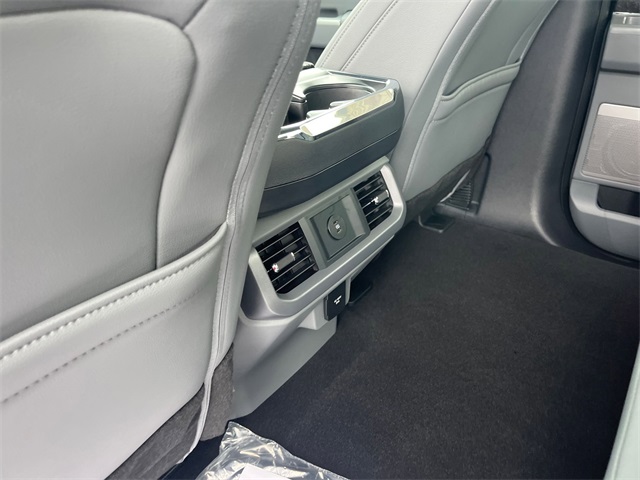 2025 Ford F-150 Lightning photo 24