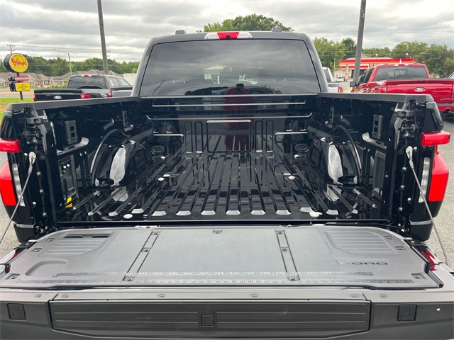 2025 Ford F-150 Lightning photo 26