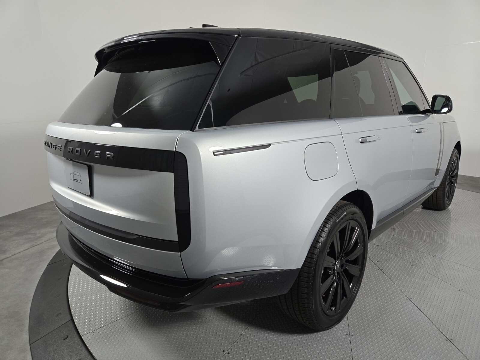 2025 Land Rover Range Rover SE photo 2