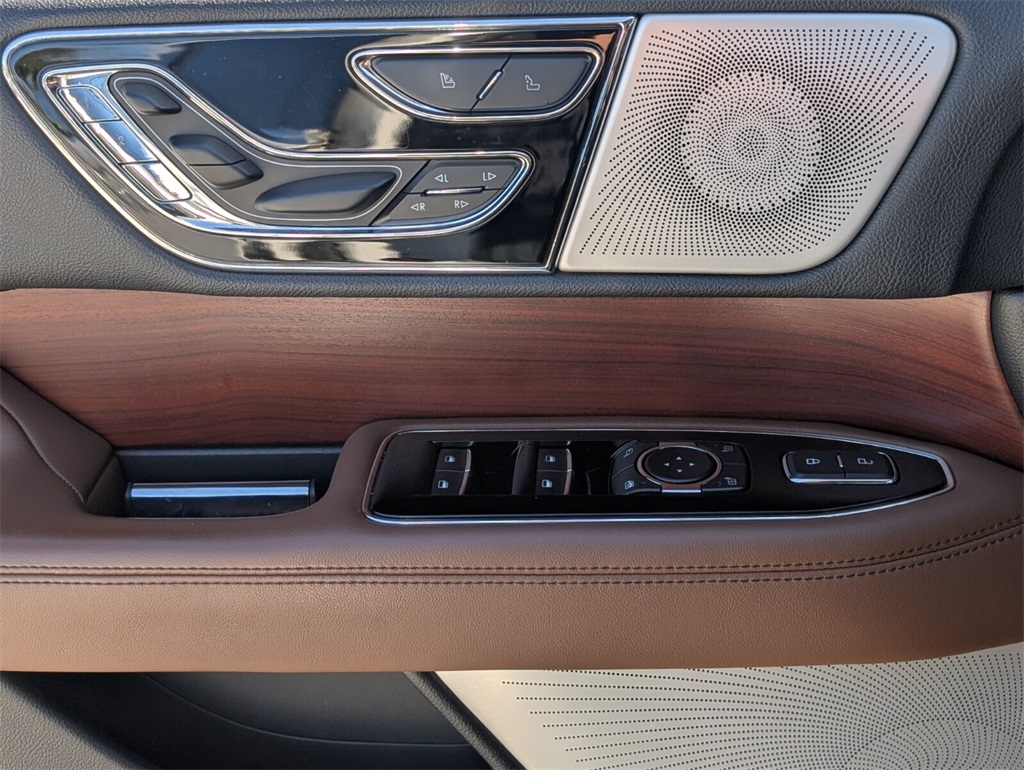 used 2022 Lincoln Navigator car, priced at $49,878