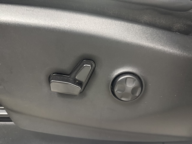 used 2023 Chrysler Pacifica car, priced at $24,999