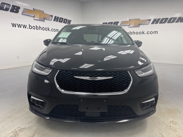 used 2023 Chrysler Pacifica car, priced at $24,999