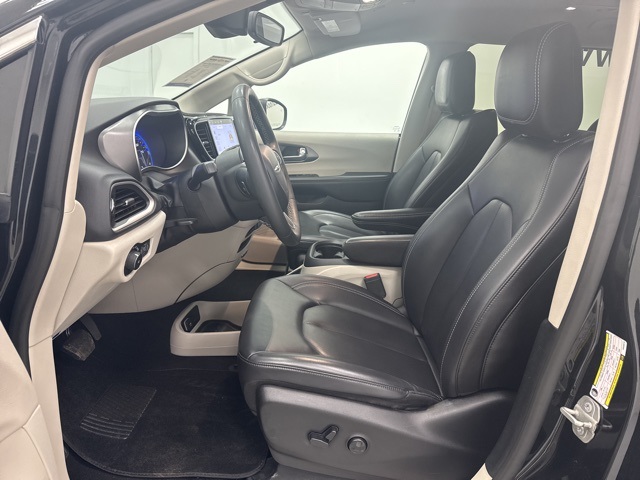 used 2023 Chrysler Pacifica car, priced at $24,999