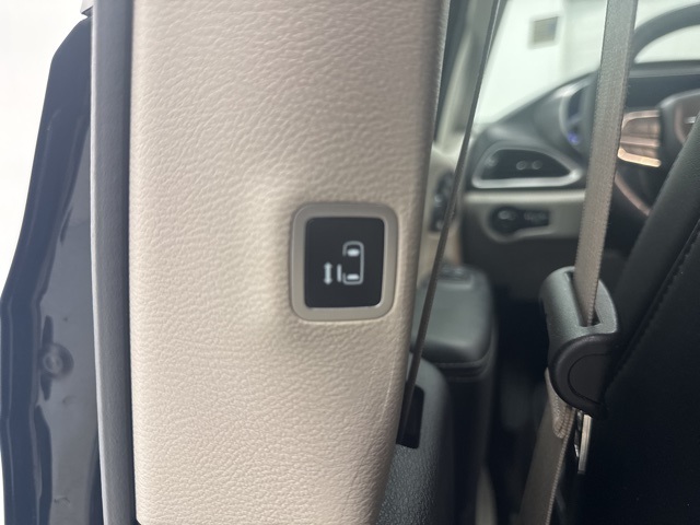 used 2023 Chrysler Pacifica car, priced at $24,999