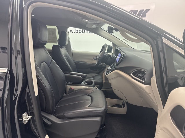 used 2023 Chrysler Pacifica car, priced at $24,999