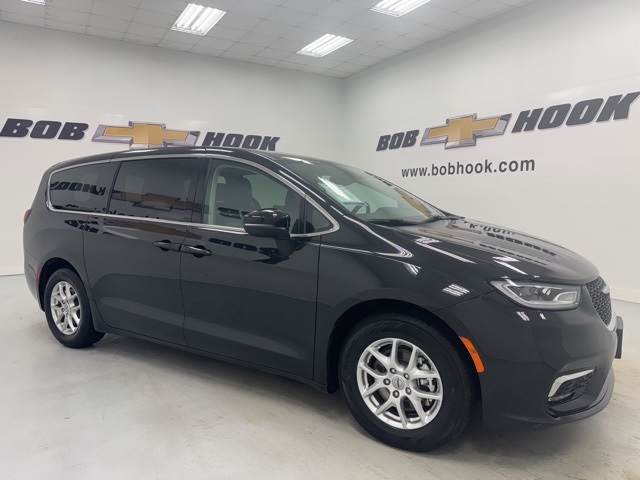used 2023 Chrysler Pacifica car, priced at $24,999