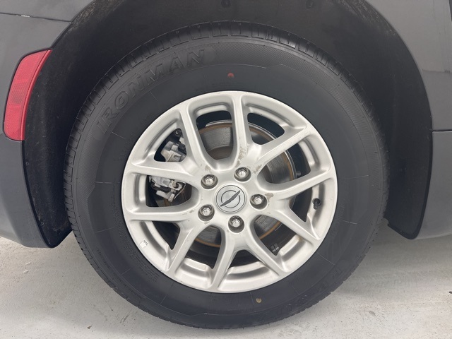 used 2023 Chrysler Pacifica car, priced at $24,999