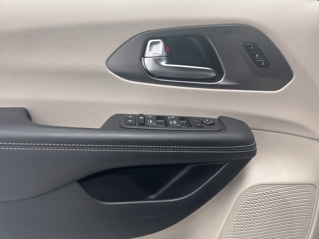 used 2023 Chrysler Pacifica car, priced at $24,999