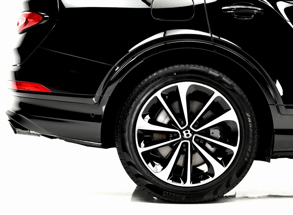 2025 Bentley Bentayga V8 photo 10