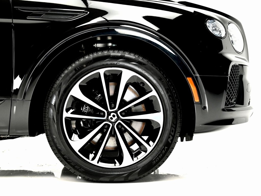 2025 Bentley Bentayga V8 photo 11