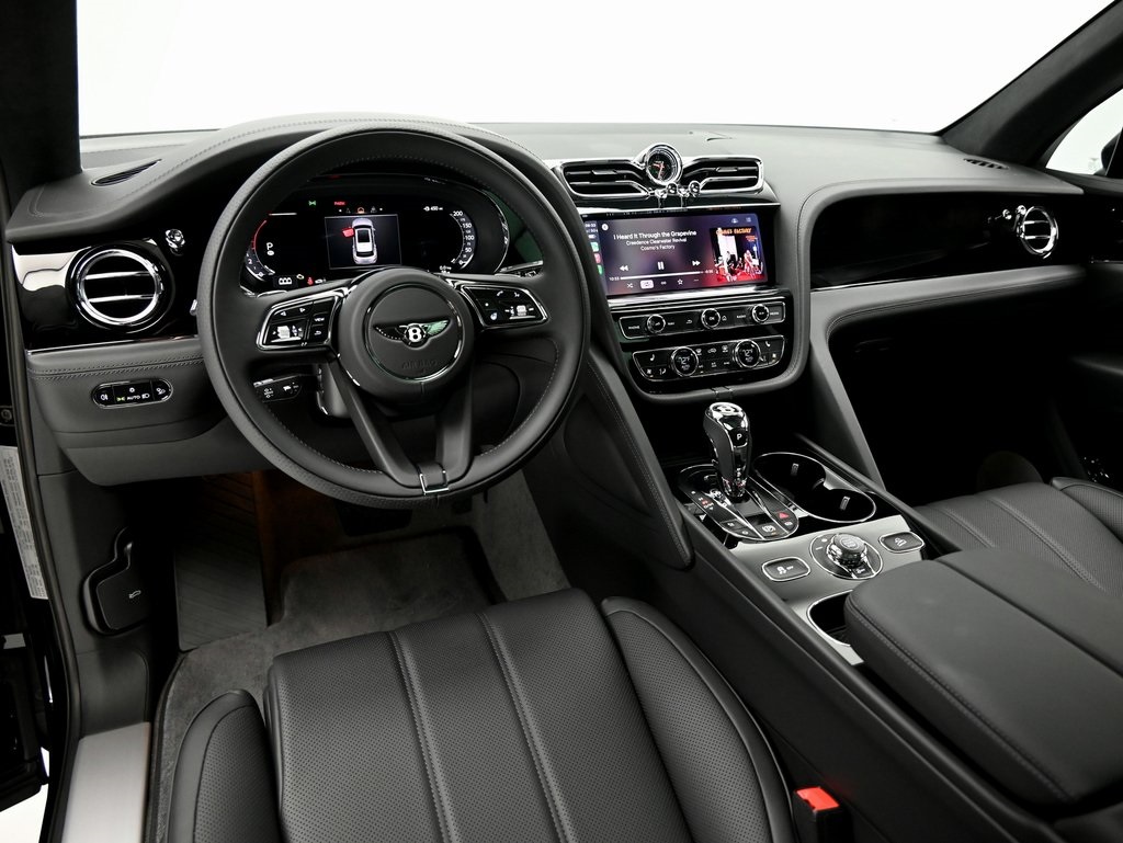 2025 Bentley Bentayga V8 photo 12