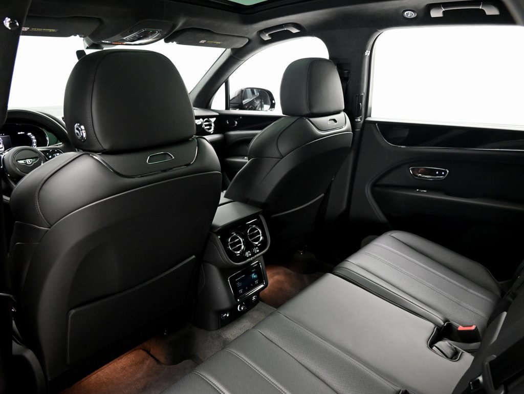 2025 Bentley Bentayga V8 photo 13