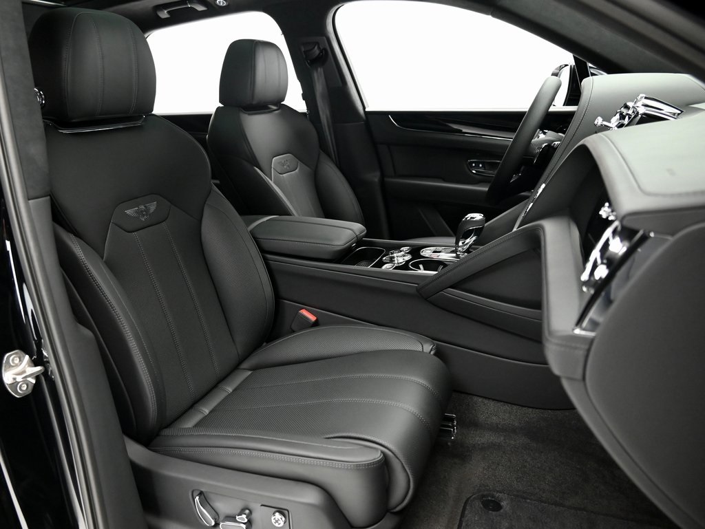 2025 Bentley Bentayga V8 photo 16