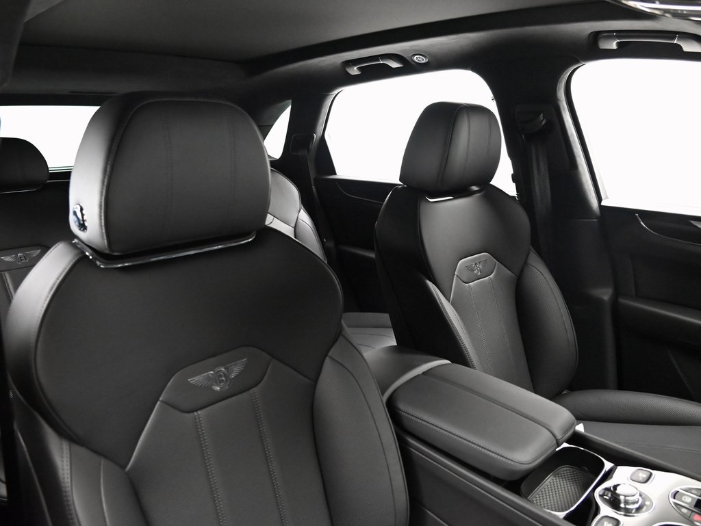 2025 Bentley Bentayga V8 photo 17