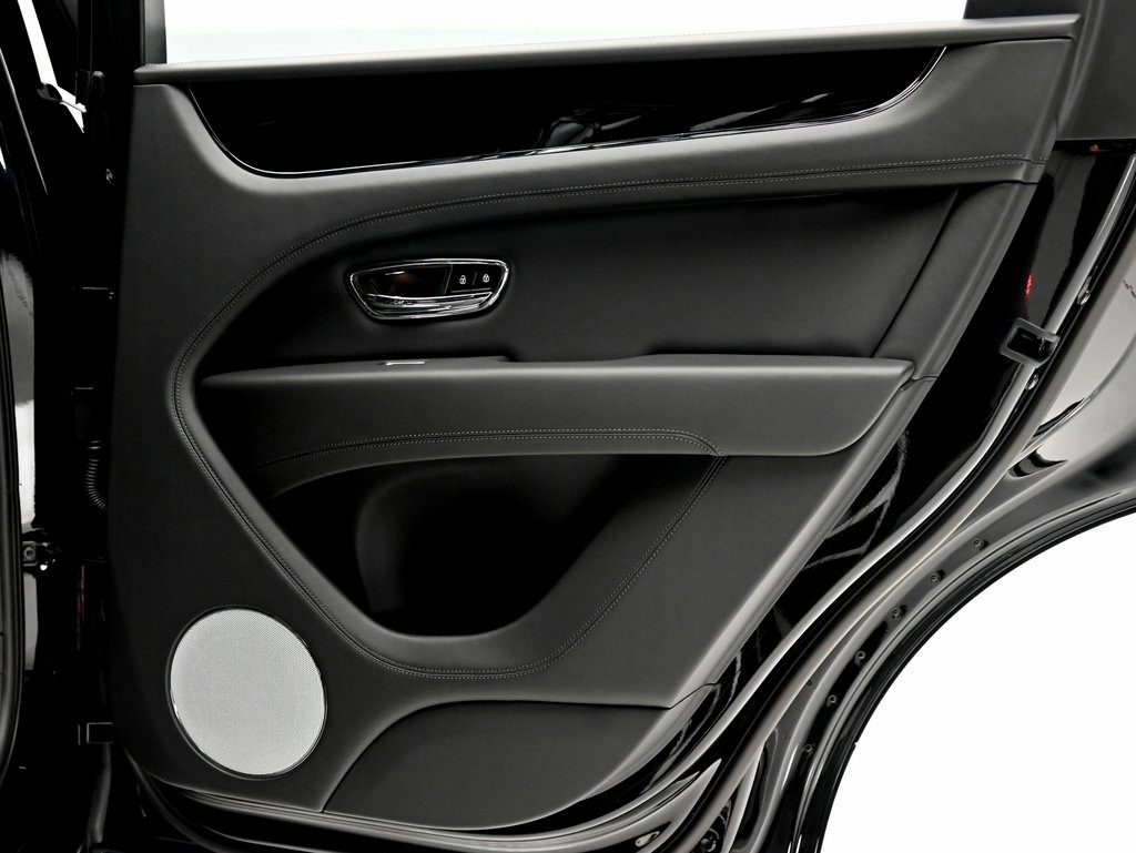 2025 Bentley Bentayga V8 photo 22