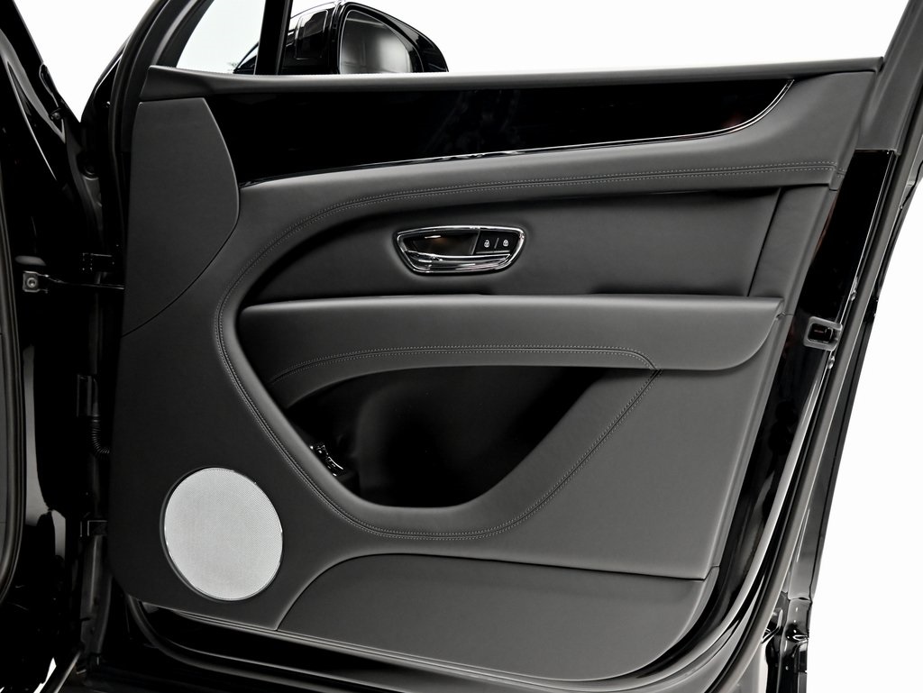 2025 Bentley Bentayga V8 photo 24