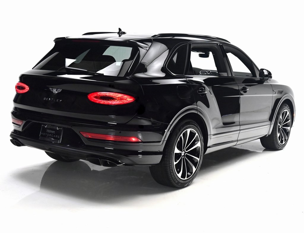 2025 Bentley Bentayga V8 photo 4