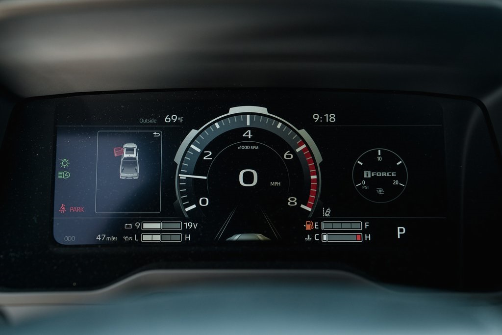 2025 Toyota Tundra Platinum CrewMax photo 15