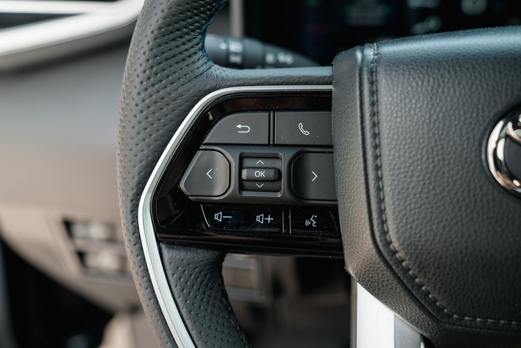 2025 Toyota Tundra Platinum CrewMax photo 16