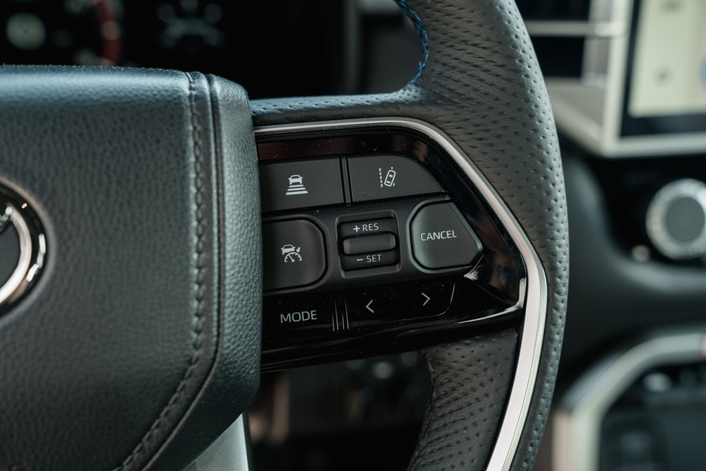 2025 Toyota Tundra Platinum CrewMax photo 17