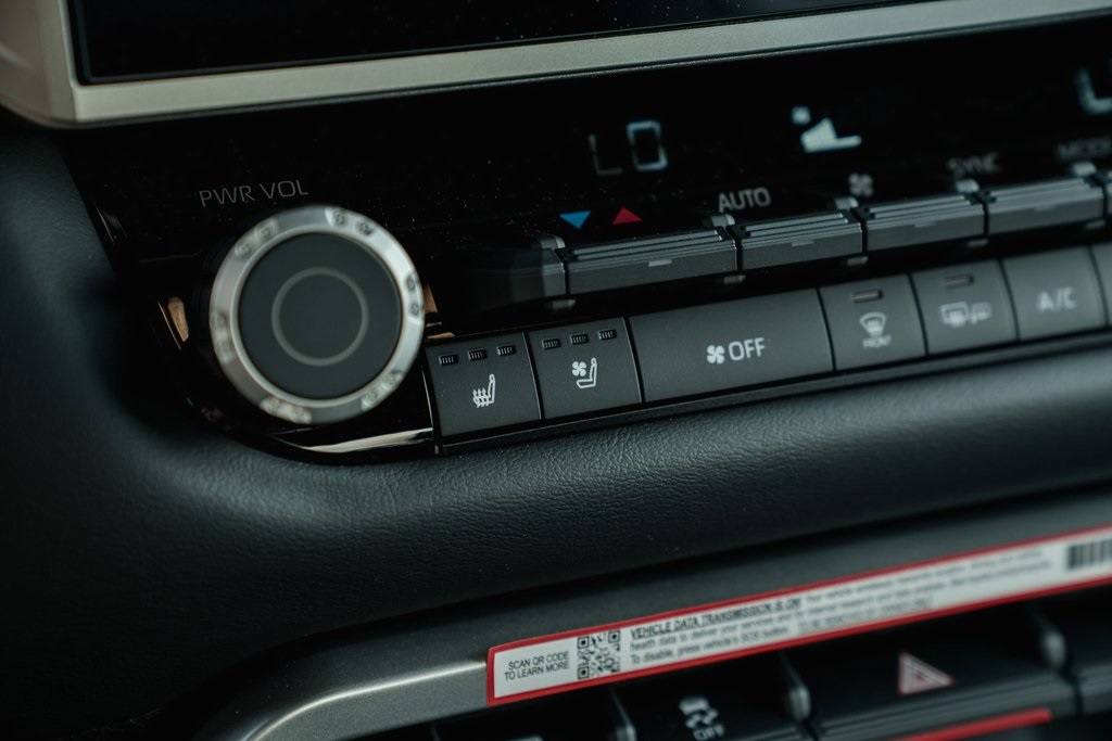 2025 Toyota Tundra Platinum CrewMax photo 19