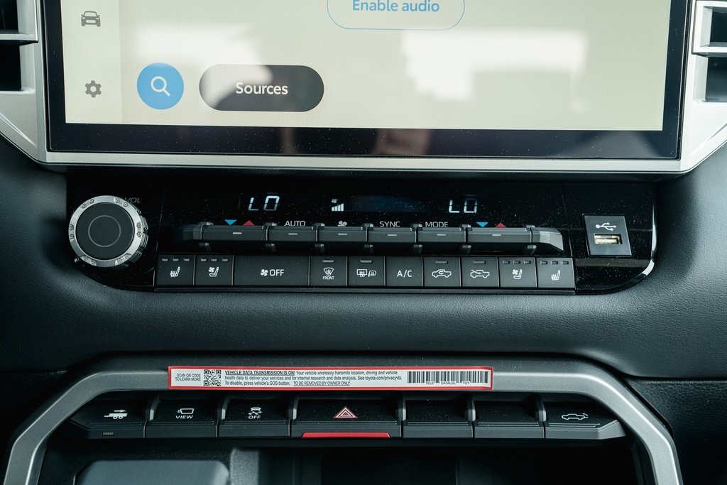 2025 Toyota Tundra Platinum CrewMax photo 22