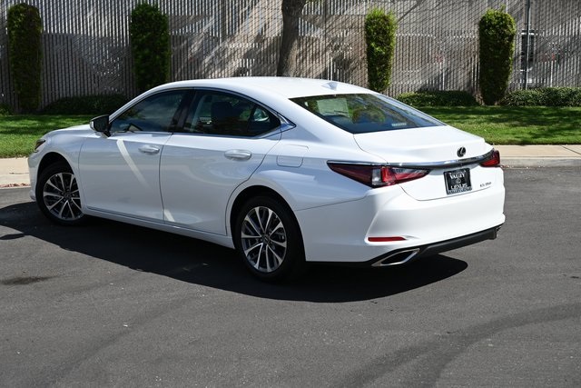 2025 Lexus ES 350 photo 4