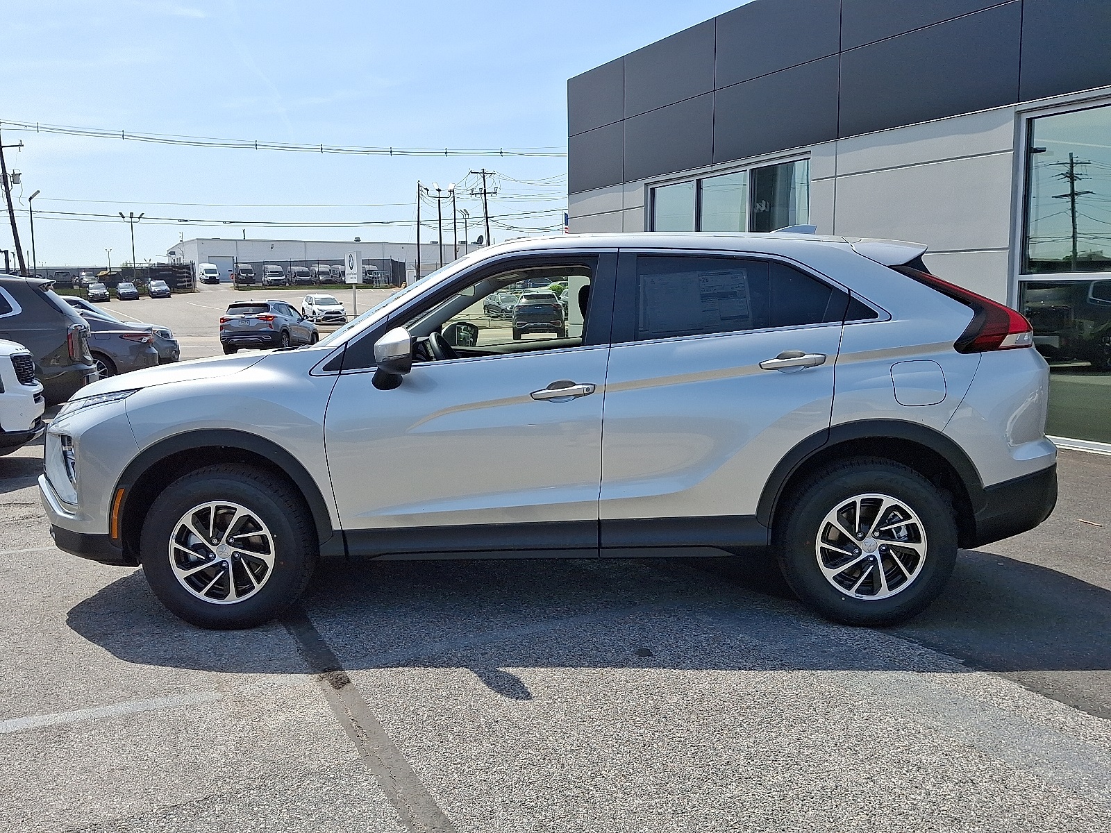 2025 Mitsubishi Eclipse Cross ES photo 2