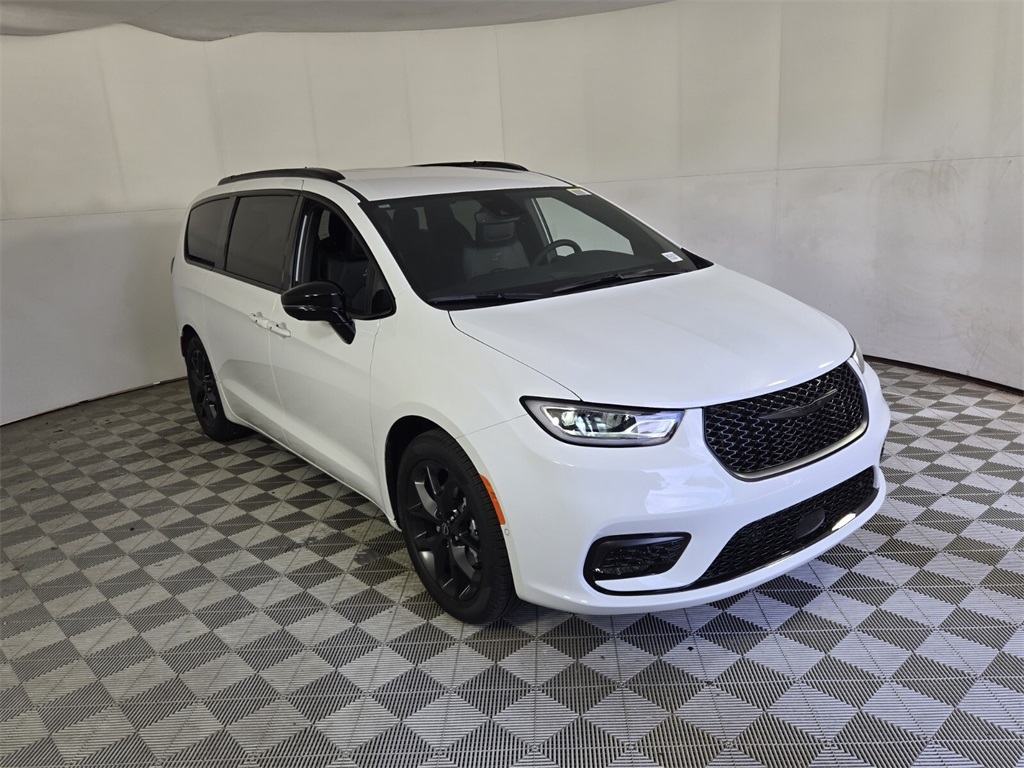 new 2026 Chrysler Pacifica car, priced at $45,405