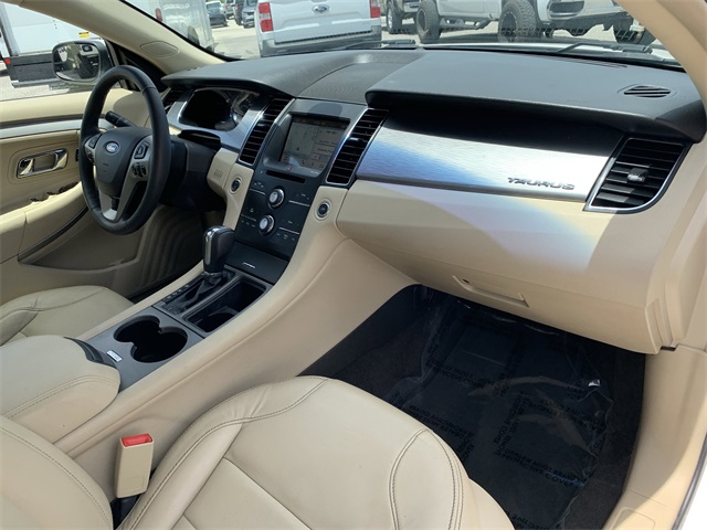 2018 White Platinum Ford Taurus SEL FWD Sedan