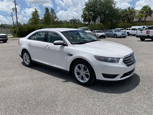 2018 White Platinum Ford Taurus SEL FWD Sedan