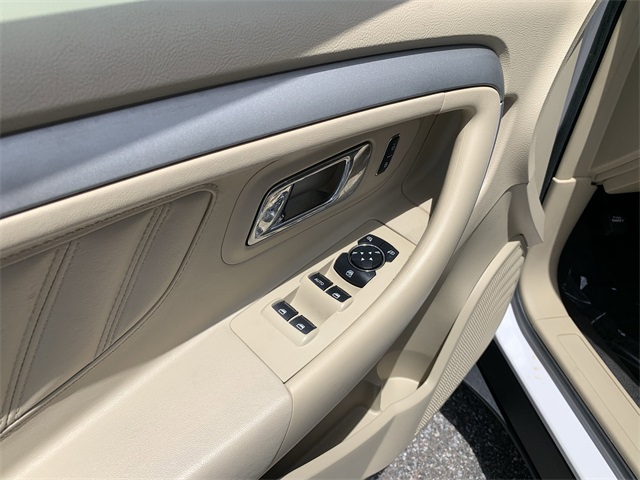 2018 White Platinum Ford Taurus SEL FWD Sedan