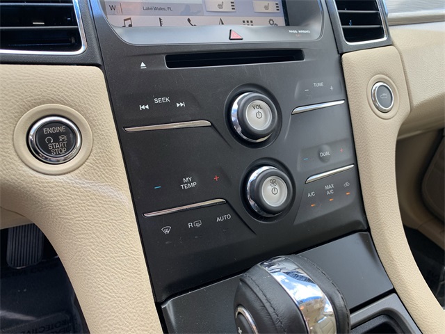 2018 White Platinum Ford Taurus SEL FWD Sedan