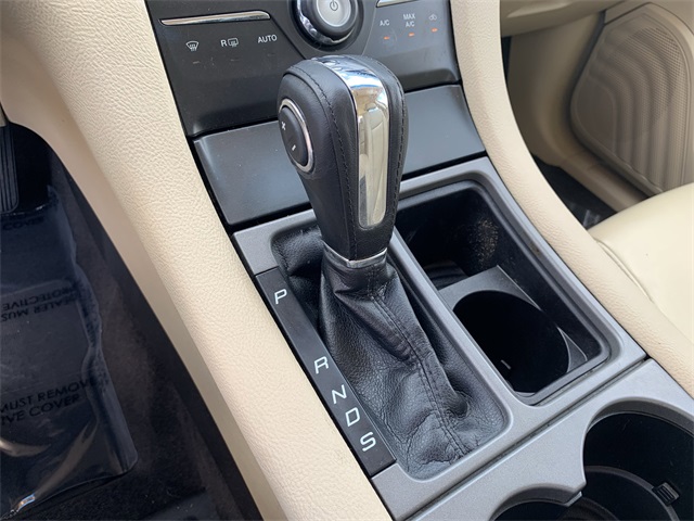2018 White Platinum Ford Taurus SEL FWD Sedan