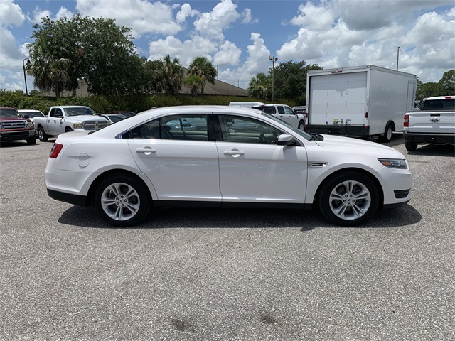 2018 White Platinum Ford Taurus SEL FWD Sedan