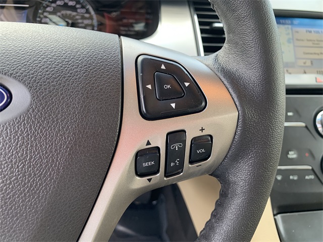 2018 White Platinum Ford Taurus SEL FWD Sedan