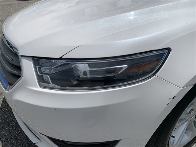 2018 White Platinum Ford Taurus SEL FWD Sedan