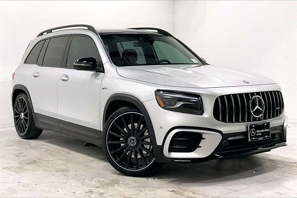 2025 Mercedes Benz C Sedan 300 photo 3