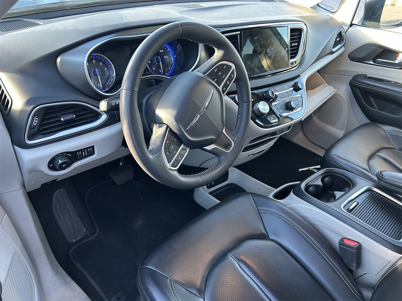 used 2023 Chrysler Pacifica car, priced at $21,238