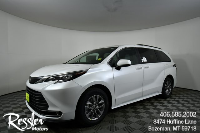 2026 Toyota Sienna XLE's photo